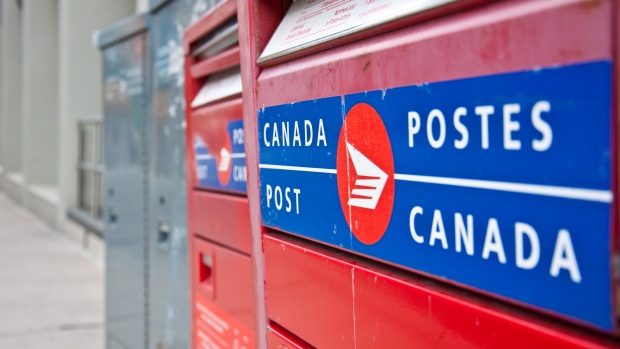 canada-post-mail-box